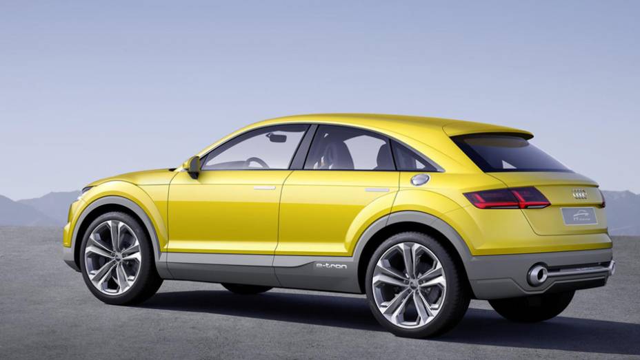 O modelo &eacute; dotado por dois tipos de sistema de assist&ecirc;ncia ao condutor, o primeiro serve para evitar batidas laterais...| <a href="https://preprod.quatrorodas.abril.com.br/noticias/saloes/pequim-2014/audi-tt-offroad-revelado-780298.shtml" rel="migration">Leia mais</a>