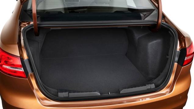 Modelo tem porta-malas vantajoso. | <a href="https://preprod.quatrorodas.abril.com.br/noticias/saloes/pequim-2014/ford-escort-esta-volta-modelo-sera-apresentado-pequim-779651.shtml" rel="migration">Leia mais</a> Modelo tem porta-malas vantajoso. | <a href="https://preprod.quatrorodas.abril.com.br/noticias/saloes/pequim-2014/ford-escort-esta-volta-modelo-sera-apresentado-pequim-779651.shtml" rel="migration">Leia mais</a>