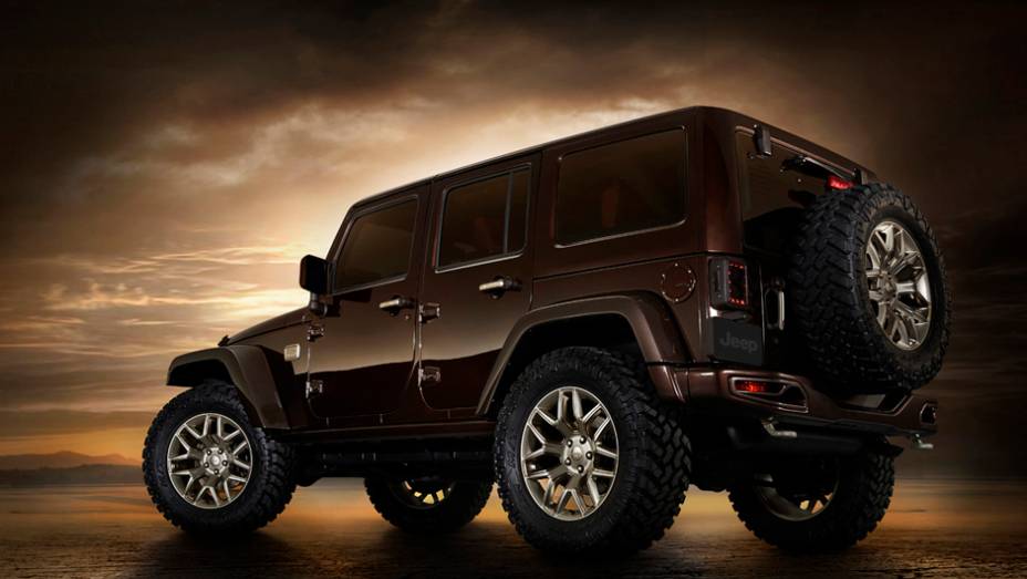 O ve&iacute;culo tem pintura marrom met&aacute;lico e interior com detalhes em couro feitos &agrave; m&atilde;o. | <a href="https://preprod.quatrorodas.abril.com.br/noticias/saloes/pequim-2014/jeep-wrangler-vira-conceito-sundancer-780308.shtml" rel="migration">Leia mais</a>