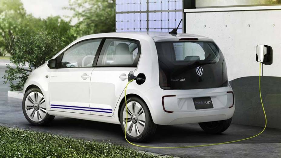 O compacto tem um motor de dois cilindros a diesel com 47 cv e outro elétrico, resultando em uma potência combinada de 74 cv | <a href="https://preprod.quatrorodas.abril.com.br/noticias/saloes/toquio-2013/volkswagen-anuncia-twin-up-concept-759580.shtml" rel="migration"></a>