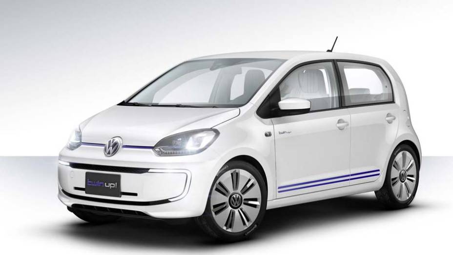 Embora seja econômico, o carro não decepciona no desempenho: ele acelera de 0 a 100 km/h em 15,7 segundos e chega aos 140 km/h, limitados eletronicamente | <a href="https://preprod.quatrorodas.abril.com.br/galerias/saloes/toquio-2013/vw-twin-up-760756.shtml" rel="migration">Leia</a>