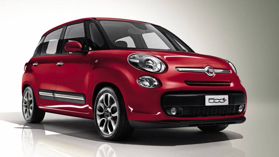 Minivan tem 4,14 metros de comprimento, 1,78 metros de largura e 1,66 cm de altura | <a href="https://preprod.quatrorodas.abril.com.br/saloes/genebra/2012/fiat-500l-678496.shtml" rel="migration">Leia mais</a>