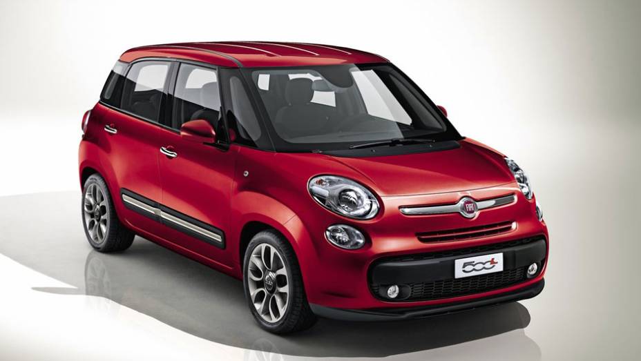 500 L será lançado com duas opções de motorização: 1.4 TwinAir e 1.3 MultiJet a diesel | <a href="https://preprod.quatrorodas.abril.com.br/saloes/genebra/2012/fiat-500l-678496.shtml" rel="migration">Leia mais</a>