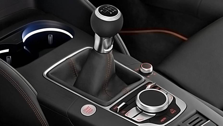Freio de estacionamento eletromagnético também substitui o freio de mão, utilizado no modelo atual | <a href="https://preprod.quatrorodas.abril.com.br/saloes/genebra/2012/audi-a3-678626.shtml" rel="migration">Leia mais</a>
