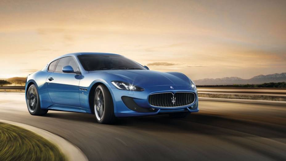 Propulsor 4.7 V8 entrega 460 cv de potência | <a href="https://preprod.quatrorodas.abril.com.br/saloes/genebra/2012/maserati-granturismo-sport-678526.shtml" rel="migration">Leia mais</a>