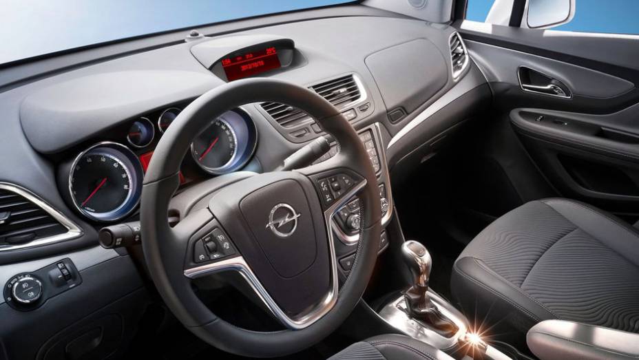 Modelo deve conter controles de estabilidade e de tração, assistente de partida em subidas e controle de velocidade em descidas | <a href="https://preprod.quatrorodas.abril.com.br/saloes/genebra/2012/opel-mokka-concept-678516.shtml" rel="migration">Leia mais</a>