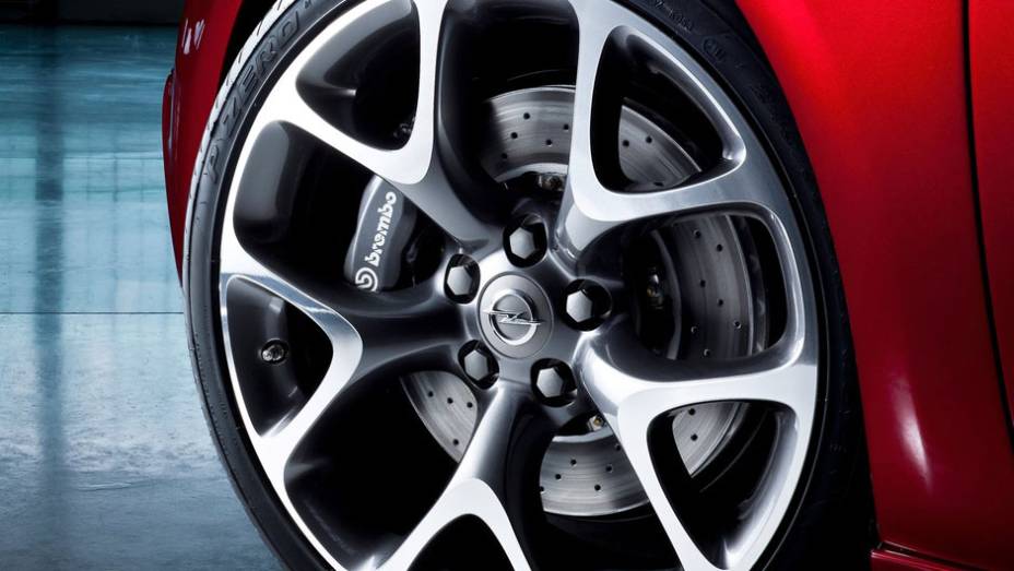 OPC possui nova suspens&atilde;o dianteira batizada de HiPerStrut | <a href="https://preprod.quatrorodas.abril.com.br/saloes/genebra/2012/opel-astra-opc-678691.shtml" rel="migration">Leia mais</a>