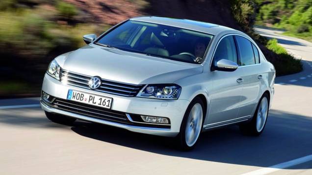 10º VW Passat: Vendas em 2012: 195.617 | Vendas em 2011: 235.852 | Variação: -17,1% 10º VW Passat: Vendas em 2012: 195.617 | Vendas em 2011: 235.852 | Variação: -17,1%
