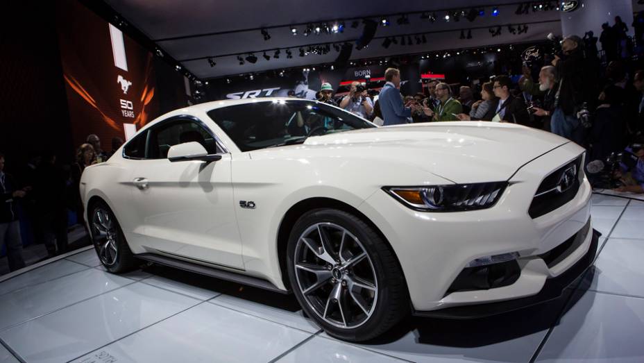 Ford Mustang 50th anniversary | <a href="https://preprod.quatrorodas.abril.com.br/noticias/saloes/new-york-2014/ford-anuncia-mustang-50-year-limited-edition-779908.shtml" rel="migration">Leia mais</a>