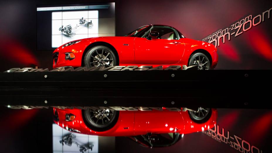 Mazda MX-5 Miata 25th Anniversary Edition | <a href="https://preprod.quatrorodas.abril.com.br/noticias/saloes/new-york-2014/mazda-revela-mx-5-25th-anniversary-edition-salao-nova-york-779961.shtml" rel="migration">Leia mais</a>