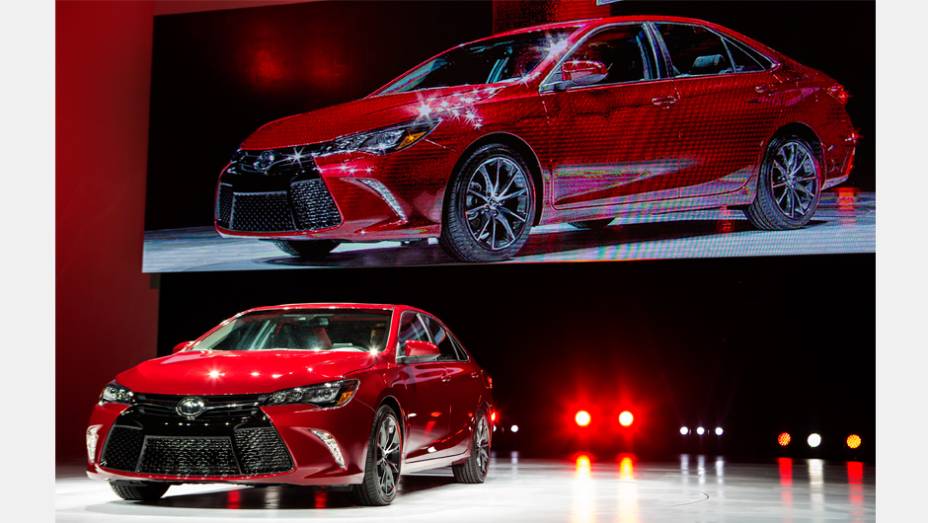 Toyota Camry 2015 | <a href="https://preprod.quatrorodas.abril.com.br/noticias/saloes/new-york-2014/toyota-mostra-novo-camry-779950.shtml" rel="migration">Leia mais</a>