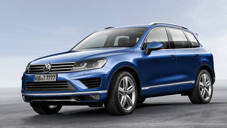 VW apresentou em Pequim o reestilizado Touareg. | <a href="https://preprod.quatrorodas.abril.com.br/noticias/saloes/pequim-2014/vw-reestiliza-touareg-780066.shtml" rel="migration">Leia mais</a>