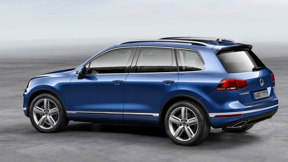 O Touareg segue a última atualização da identidade visual adotada pela VW em seus modelos. | <a href="https://preprod.quatrorodas.abril.com.br/noticias/saloes/pequim-2014/vw-reestiliza-touareg-780066.shtml" rel="migration">Leia mais</a> O Touareg segue a última atualização da identidade visual adotada pela VW em seus modelos. | <a href="https://preprod.quatrorodas.abril.com.br/noticias/saloes/pequim-2014/vw-reestiliza-touareg-780066.shtml" rel="migration">Leia mais</a>