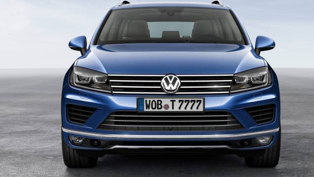 ...e sua grade frontal foi redesenhada. | <a href="https://preprod.quatrorodas.abril.com.br/noticias/saloes/pequim-2014/vw-reestiliza-touareg-780066.shtml" rel="migration">Leia mais</a> ...e sua grade frontal foi redesenhada. | <a href="https://preprod.quatrorodas.abril.com.br/noticias/saloes/pequim-2014/vw-reestiliza-touareg-780066.shtml" rel="migration">Leia mais</a>
