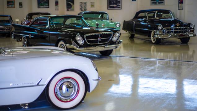 Mas eles não são os únicos clássicos lá: tem Chrysler e Corvette para todos os gostos | <a href="https://preprod.quatrorodas.abril.com.br/galerias/especiais/colecao-carros-antigos-parte-1-852734.shtml" target="_blank" rel="migration">Veja a parte 1</a> | <a href="https://quatrorodas.ab" rel="migration"></a> Mas eles não são os únicos clássicos lá: tem Chrysler e Corvette para todos os gostos | <a href="https://preprod.quatrorodas.abril.com.br/galerias/especiais/colecao-carros-antigos-parte-1-852734.shtml" target="_blank" rel="migration">Veja a parte 1</a> | <a href="https://quatrorodas.ab" rel="migration"></a>