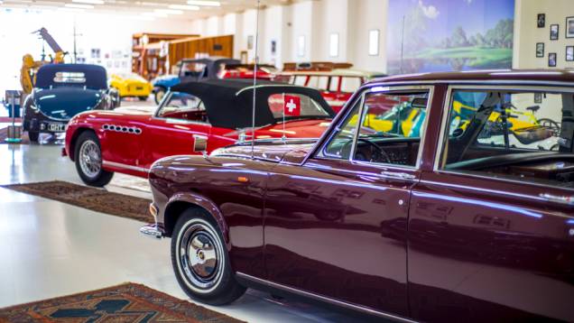 O Bentley vinho serviu de meio de transporte para a primeira-dama inglesa Margaret Thatcher em uma de suas viagens oficiais | <a href="https://preprod.quatrorodas.abril.com.br/galerias/especiais/colecao-carros-antigos-parte-1-852734.shtml" target="_blank" rel="migration">Veja a parte</a> O Bentley vinho serviu de meio de transporte para a primeira-dama inglesa Margaret Thatcher em uma de suas viagens oficiais | <a href="https://preprod.quatrorodas.abril.com.br/galerias/especiais/colecao-carros-antigos-parte-1-852734.shtml" target="_blank" rel="migration">Veja a parte</a>