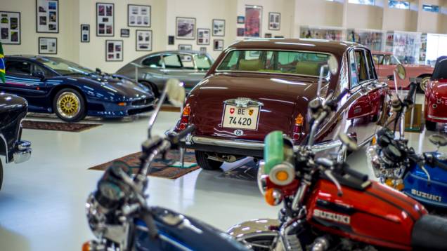 Outro ângulo do belo Bentley, escoltado por outras raridades | <a href="https://preprod.quatrorodas.abril.com.br/galerias/especiais/colecao-carros-antigos-parte-1-852734.shtml" target="_blank" rel="migration">Veja a parte 1</a> | <a href="https://preprod.quatrorodas.abril.com.br/galerias/espec" rel="migration"></a> Outro ângulo do belo Bentley, escoltado por outras raridades | <a href="https://preprod.quatrorodas.abril.com.br/galerias/especiais/colecao-carros-antigos-parte-1-852734.shtml" target="_blank" rel="migration">Veja a parte 1</a> | <a href="https://preprod.quatrorodas.abril.com.br/galerias/espec" rel="migration"></a>