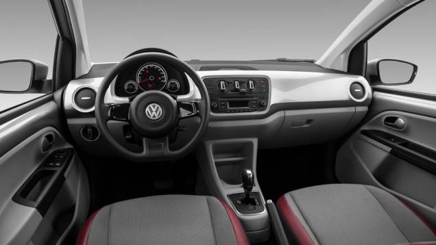 O acabamento mais refinado inclui revestimento dos bancos em dois tons e painel com apliques na mesma cor da carroceria | <a href="https://preprod.quatrorodas.abril.com.br/noticias/fabricantes/vw-up-ganha-versao-duas-portas-cambio-i-motion-780612.shtml" rel="migration"></a> O acabamento mais refinado inclui revestimento dos bancos em dois tons e painel com apliques na mesma cor da carroceria | <a href="https://preprod.quatrorodas.abril.com.br/noticias/fabricantes/vw-up-ganha-versao-duas-portas-cambio-i-motion-780612.shtml" rel="migration"></a>