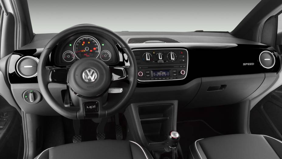 Nada de colorido aqui: o interior do Speed Up! é todo preto, dos bancos até o teto | <a href="https://preprod.quatrorodas.abril.com.br/carros/impressoes/volkswagen-up-tsi-890180.shtml" target="_blank" rel="migration">Leia mais</a>