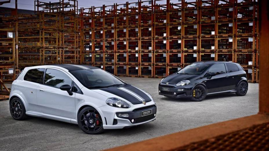 Entre os itens exclusivos, o hatch traz pintura feita à mão no teto e capô | <a href="https://preprod.quatrorodas.abril.com.br/saloes/genebra/2013/abarth-695-punto-supersport-734517.shtml" rel="migration">Leia mais</a>