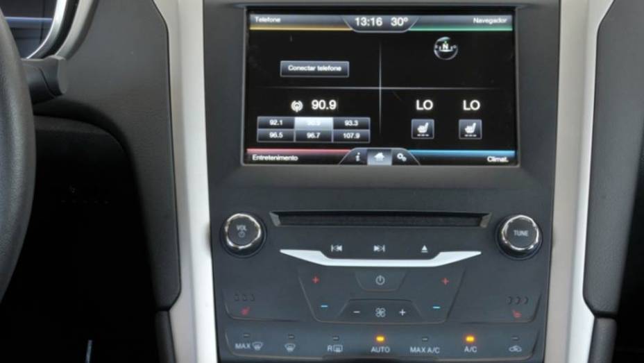 O sistema de som n&atilde;o traz a grife Sony, mas agrada mesmo assim | <a href="https://preprod.quatrorodas.abril.com.br/carros/lancamentos/ford-fusion-2-5-flex-734482.shtml" rel="migration">Leia mais</a>