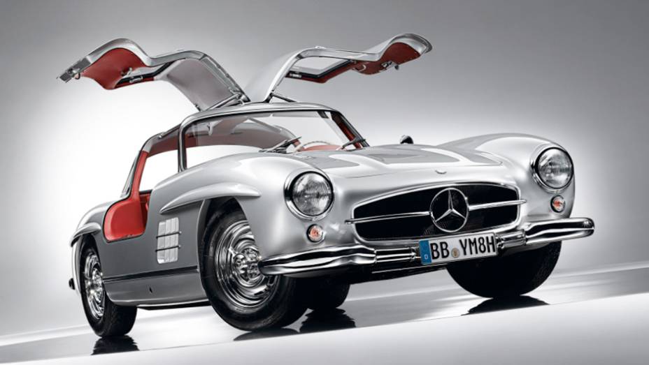 Mercedes SL: Todos lembram da 300 SL 1954, com suas icônicas portas asa-de-gaivota. Poucos lembram que a linha ainda dispunha dos roadsters 300SL e 190 SL, carroceria que prevaleceu na sigla