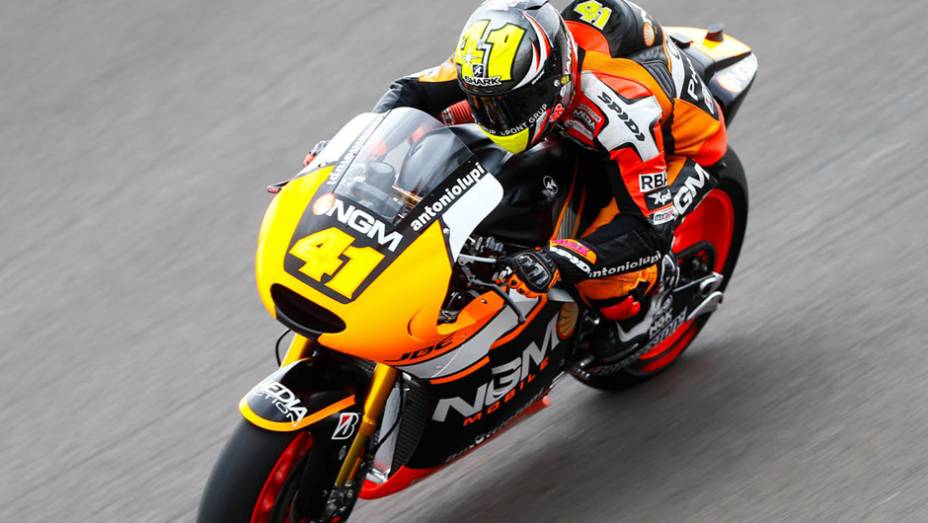 Galeria de Quatro Rodas da MotoGP - Argentina (sexta) - Aleix Espargaró | <a href="https://preprod.quatrorodas.abril.com.br/moto/noticias/marc-marquez-mais-rapido-dia-argentina-780861.shtml" rel="migration">Leia mais</a> Galeria de Quatro Rodas da MotoGP - Argentina (sexta) - Aleix Espargaró | <a href="https://preprod.quatrorodas.abril.com.br/moto/noticias/marc-marquez-mais-rapido-dia-argentina-780861.shtml" rel="migration">Leia mais</a>