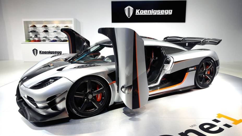 Koenigsegg One:1 | <a href="https://preprod.quatrorodas.abril.com.br/noticias/saloes/pequim-2014/l" rel="migration">Leia mais</a> Koenigsegg One:1 | <a href="https://preprod.quatrorodas.abril.com.br/noticias/saloes/pequim-2014/l" rel="migration">Leia mais</a>