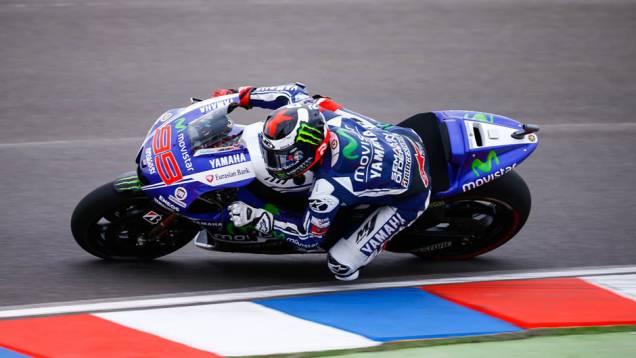 Galeria de Quatro Rodas da MotoGP - Argentina (sábado) - Jorge Lorenzo. | <a href="https://preprod.quatrorodas.abril.com.br/moto/noticias/marquez-mantem-dominio-pole-argentina-780906.shtml" rel="migration">Leia mais</a> Galeria de Quatro Rodas da MotoGP - Argentina (sábado) - Jorge Lorenzo. | <a href="https://preprod.quatrorodas.abril.com.br/moto/noticias/marquez-mantem-dominio-pole-argentina-780906.shtml" rel="migration">Leia mais</a>