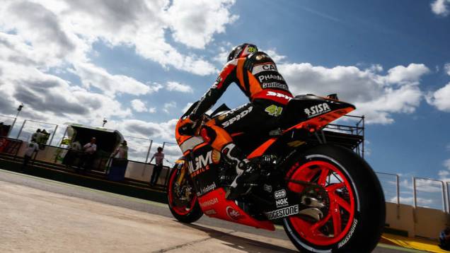 Galeria de Quatro Rodas da MotoGP - Argentina (sábado) - Aleix Espargaró. | <a href="https://preprod.quatrorodas.abril.com.br/moto/noticias/marquez-mantem-dominio-pole-argentina-780906.shtml" rel="migration">Leia mais</a> Galeria de Quatro Rodas da MotoGP - Argentina (sábado) - Aleix Espargaró. | <a href="https://preprod.quatrorodas.abril.com.br/moto/noticias/marquez-mantem-dominio-pole-argentina-780906.shtml" rel="migration">Leia mais</a>