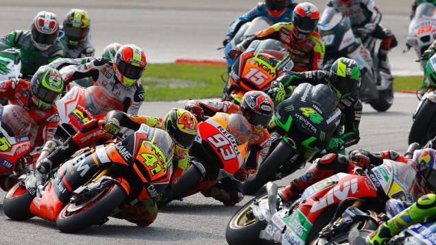 Primeiras curvas com muita disputa | <a href="https://preprod.quatrorodas.abril.com.br/moto/noticias/motogp-marquez-vence-pela-12a-vez-807821.shtml" rel="migration">Leia mais</a> Primeiras curvas com muita disputa | <a href="https://preprod.quatrorodas.abril.com.br/moto/noticias/motogp-marquez-vence-pela-12a-vez-807821.shtml" rel="migration">Leia mais</a>