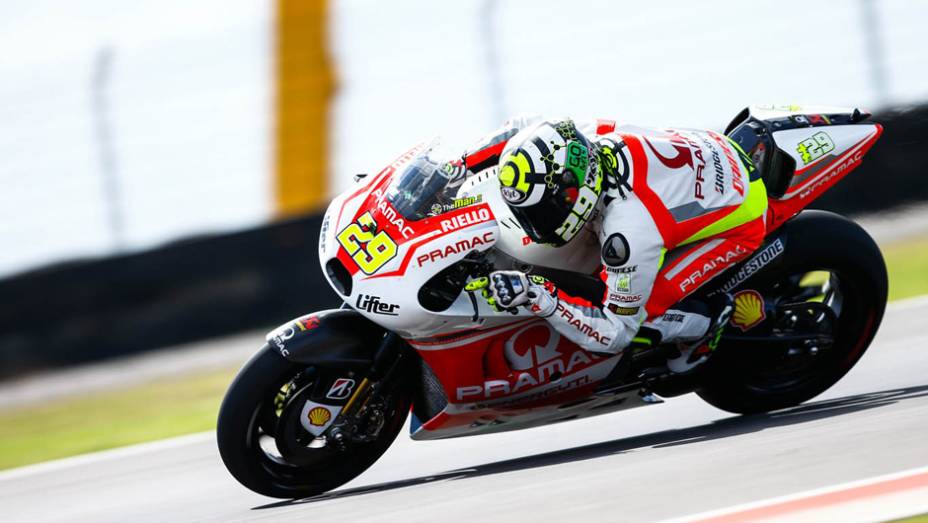 Andrea Iannone chegou a andar em segundo, mas terminou em sexto. | <a href="https://preprod.quatrorodas.abril.com.br/moto/noticias/marquez-show-vence-terceira-ano-780924.shtml" rel="migration">Leia mais</a>