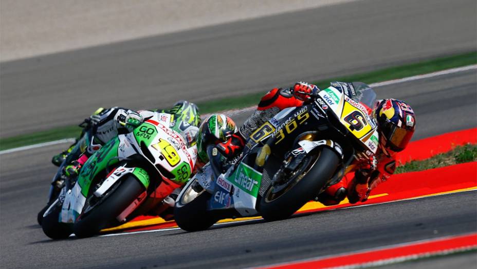 Stefan Bradl foi o quinto | <a href="https://preprod.quatrorodas.abril.com.br/moto/noticias/motogp-polemica-marquez-vence-aragon-755576.shtml" rel="migration">Leia mais</a>