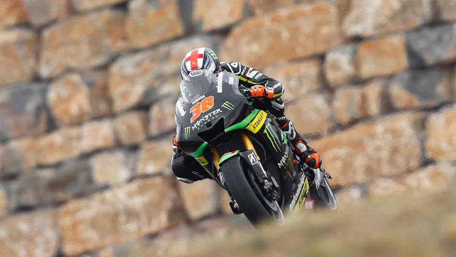 Bradley Smith chegou na sétima posição no circuito de Motorland | <a href="https://preprod.quatrorodas.abril.com.br/moto/noticias/motogp-polemica-marquez-vence-aragon-755576.shtml" rel="migration">Leia mais</a>