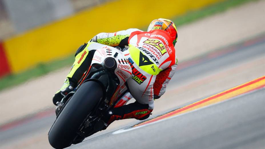 Andrea Iannone ficou com a décima posição | <a href="https://preprod.quatrorodas.abril.com.br/moto/noticias/motogp-polemica-marquez-vence-aragon-755576.shtml" rel="migration">Leia mais</a>