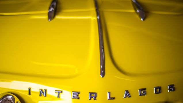 Todos os carros são separados por nacionalidade; na ala dos modelos nacionais, há três Willys Interlagos Todos os carros são separados por nacionalidade; na ala dos modelos nacionais, há três Willys Interlagos