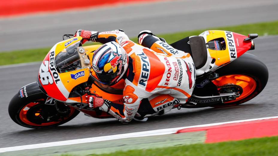 Pedrosa terminou apenas em quinto e está cada vez mais longe de Márquez | <a href="https://preprod.quatrorodas.abril.com.br/moto/noticias/marquez-batalha-lorenzo-vence-gp-inglaterra-798447.shtml" rel="migration">Leia mais</a>