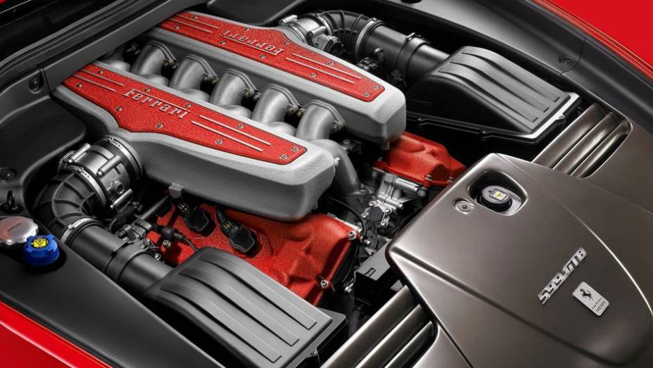 Eis o coração da fera: é o mesmo V12 da lendária Enzo Ferrari | <a href="https://preprod.quatrorodas.abril.com.br/carros/impressoes/conteudo_166081.shtml" rel="migration">Leia mais</a>