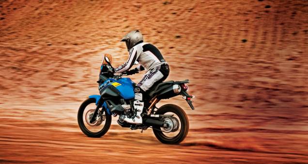 Estreita e com vocação off-road, a Ténéré 660 chama à aventura. Estreita e com vocação off-road, a Ténéré 660 chama à aventura.