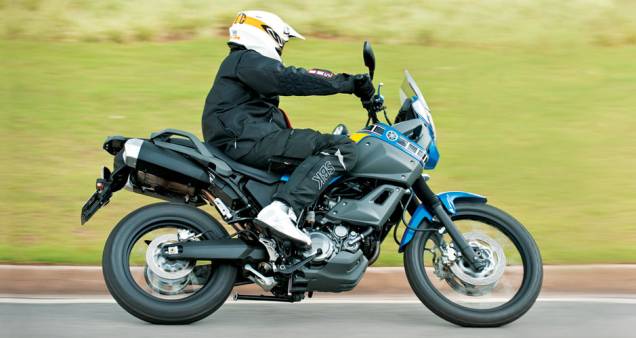 Cara de moto de rali pode causar espanto. Cara de moto de rali pode causar espanto.