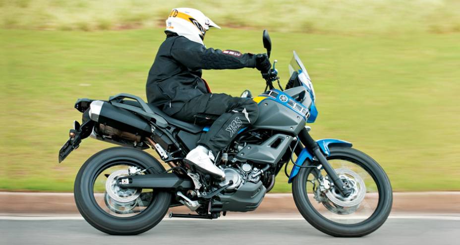 Cara de moto de rali pode causar espanto.