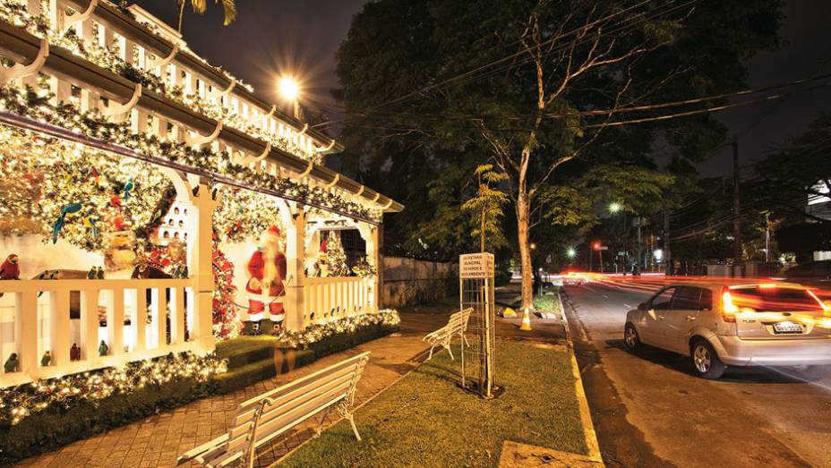 Milh&otilde;es de luzes decoram v&aacute;rios pontos de S&atilde;o Paulo, como a rua Canad&aacute; (Crefisa)...