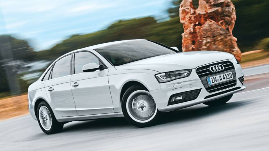 O face-lift foi leve, mas fez diferença no visual. | <a href="https://preprod.quatrorodas.abril.com.br/carros/impressoes/audi-a4-676515.shtml" rel="migration">Leia mais</a>