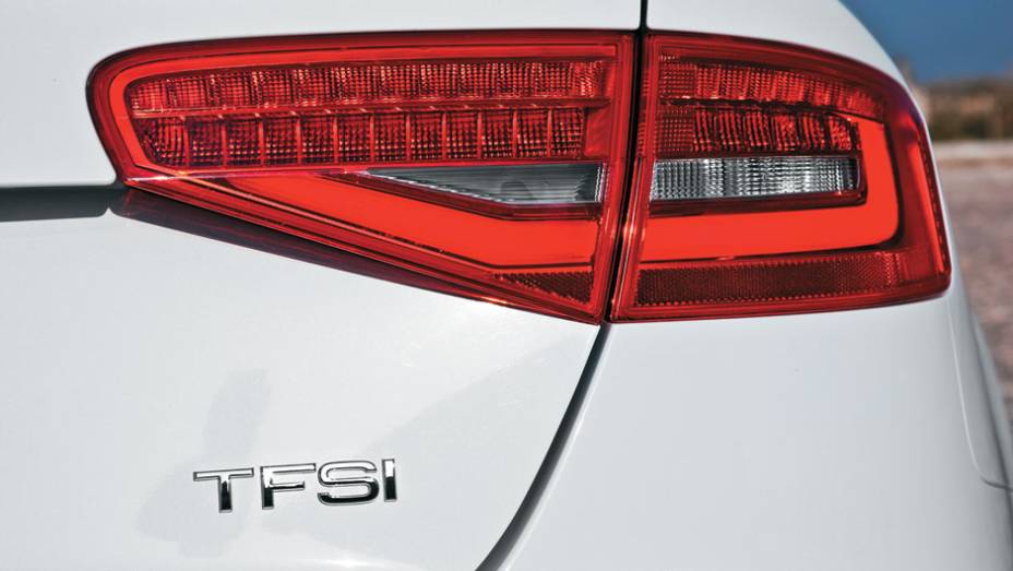 ... enquanto nas lanternas os mesmos leds s&atilde;o opcionais. | <a href="https://preprod.quatrorodas.abril.com.br/carros/impressoes/audi-a4-676515.shtml" rel="migration">Leia mais</a>