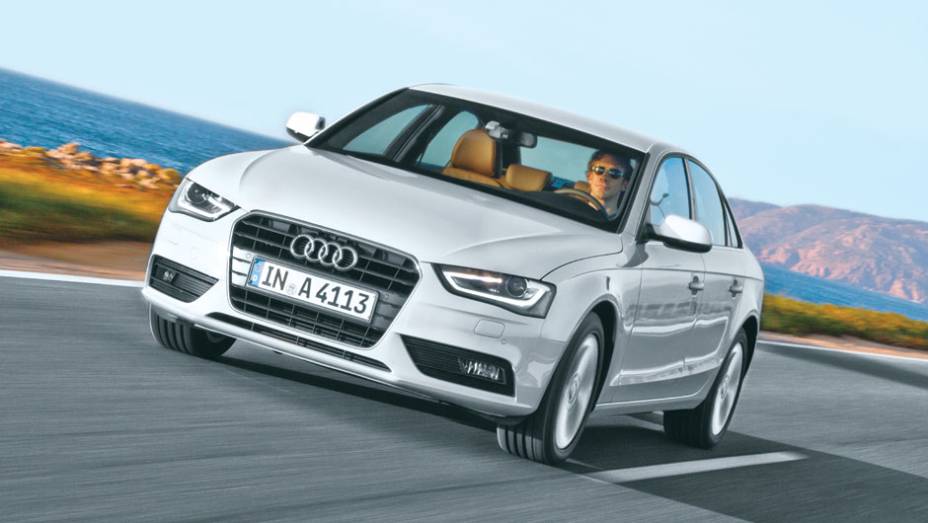 Maior mudança está nos faróis mais afilados. | <a href="https://preprod.quatrorodas.abril.com.br/carros/impressoes/audi-a4-676515.shtml" rel="migration">Leia mais</a>