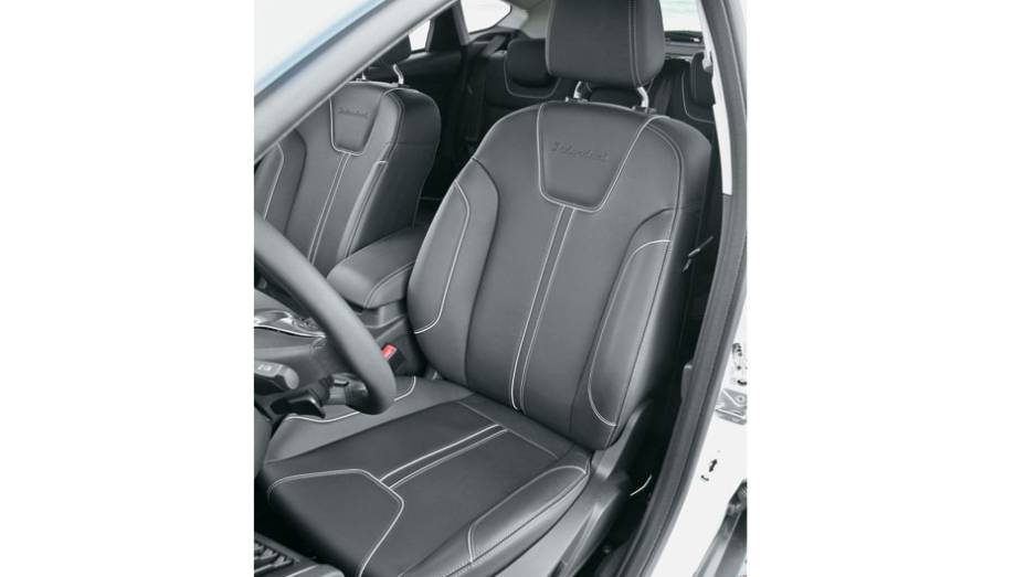 Bancos de couro s&atilde;o exclusivos da vers&atilde;o topo, Titanium. | <a href="https://preprod.quatrorodas.abril.com.br/carros/impressoes/ford-focus-680479.shtml" rel="migration">Leia mais</a>