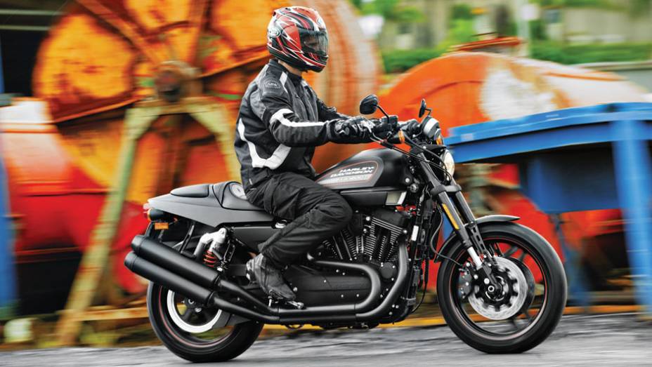 Esportividade ao estilo Harley: a XR1200X é forte