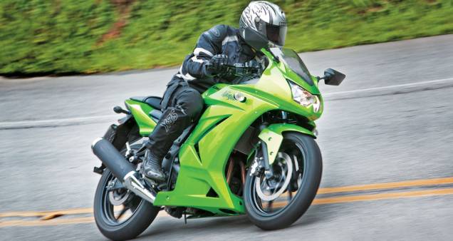A Ninja 250 é superior em estabilidade A Ninja 250 é superior em estabilidade