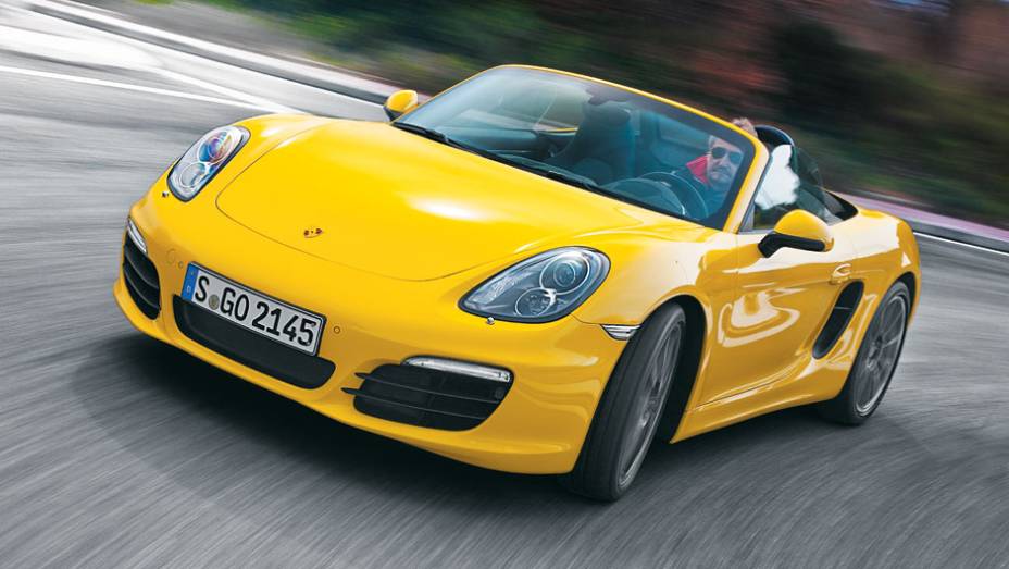 No visual, parece o mesmo Boxster; no comportamento, é outro carro | <a href="https://preprod.quatrorodas.abril.com.br/carros/impressoes/porsche-boxster-s-684855.shtml" rel="migration">Leia mais</a>