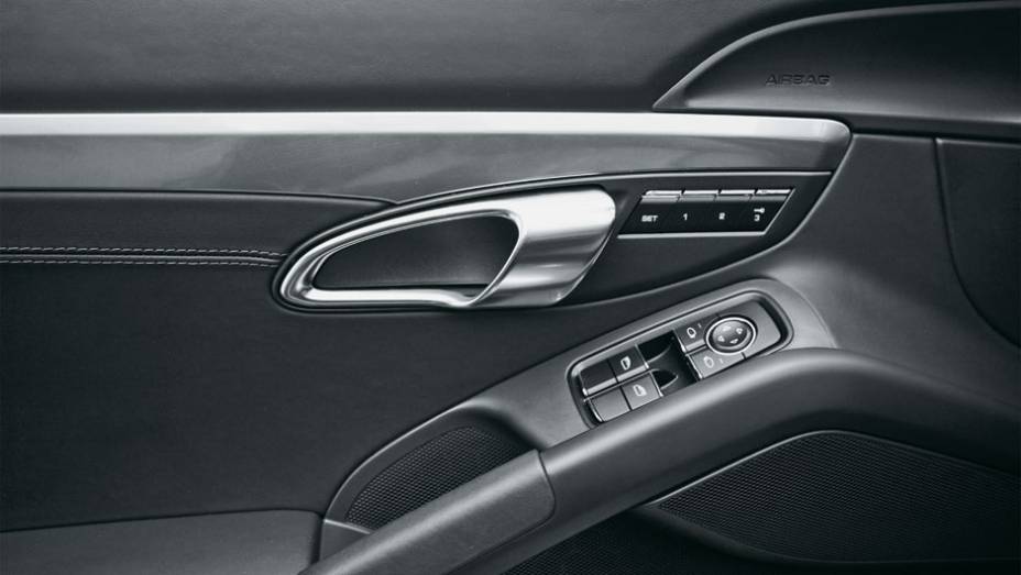 Comandos est&atilde;o sempre &agrave; m&atilde;o: beleza com efici&ecirc;ncia | <a href="https://preprod.quatrorodas.abril.com.br/carros/impressoes/porsche-boxster-s-684855.shtml" rel="migration">Leia mais</a>